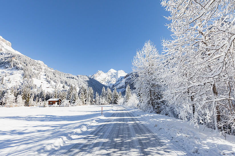 Oeschinenstrasse im Berner Oberland