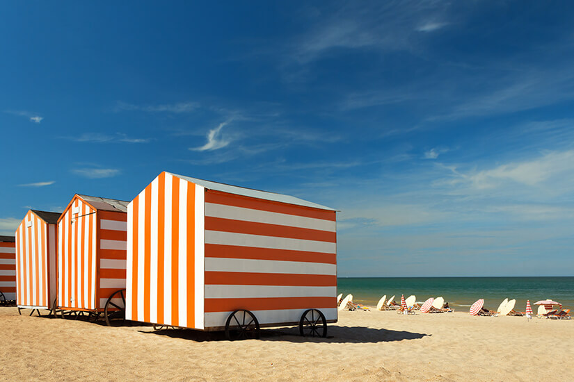 Strandkabinen an der Nordsee bei De Panne