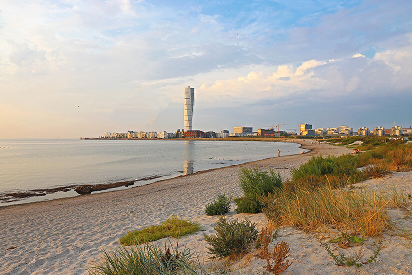 Stadtstrand mit Blick auf den Turning Torso