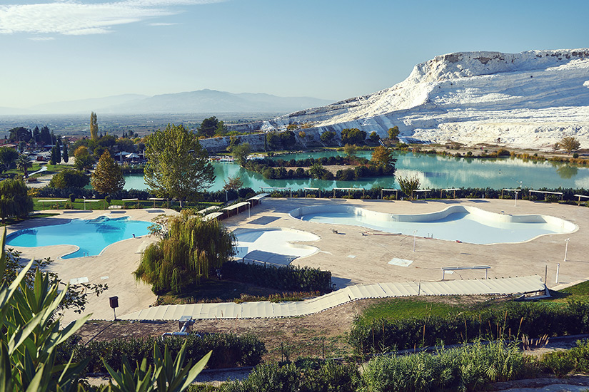 Kuenstliche Becken in Pamukkale