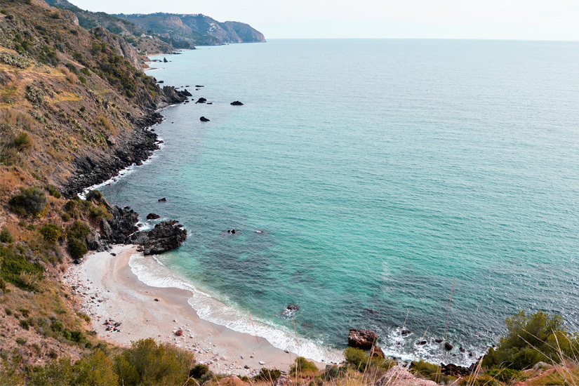 Playa Maro an der Costa del Sol