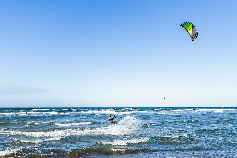 Surfen im Sommer in Warnemuende