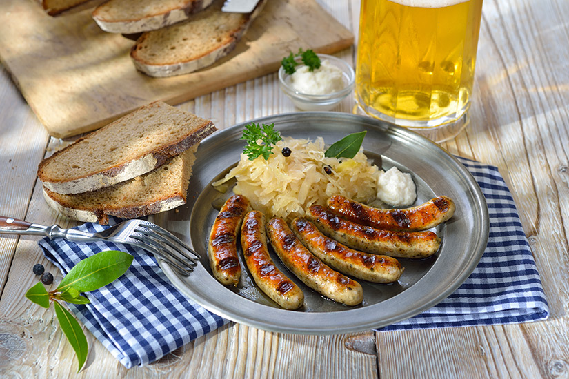 Nuernberger Bratwuerste mit Kraut