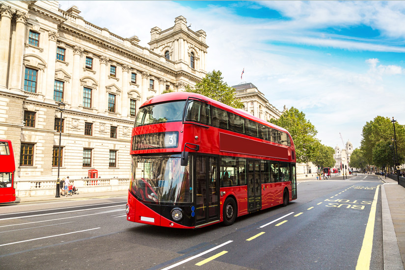 Einer der typischen Doppeldeckerbusse in London