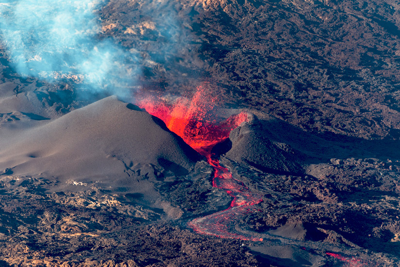 Der Piton de La Fournaise speit Lava