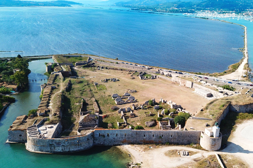 Ruine der Burg Agia Mavra