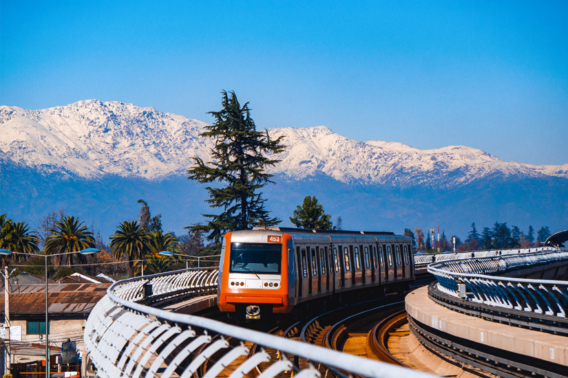 Bergpanorama waehrend der Metrofahrt