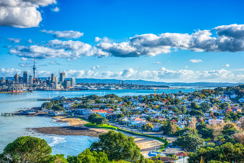 Blick auf Auckland mit Wolkenkratzern