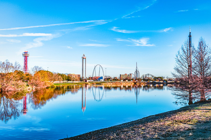 Fahrgeschaefte-im-Six-Flags-over-Texas