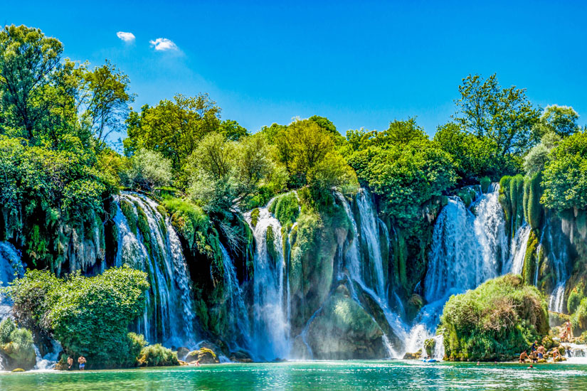 Bad-nehmen-an-den-Kravica-Wasserfaellen