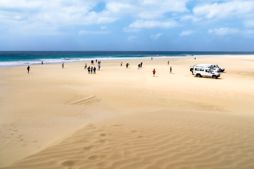 Gelaendewagen-auf-der-Praia-de-Santa-Monica