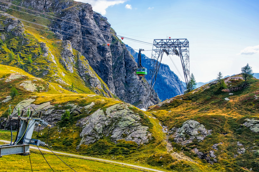 Mit-der-Seilbahn-durchs-Bavonatal