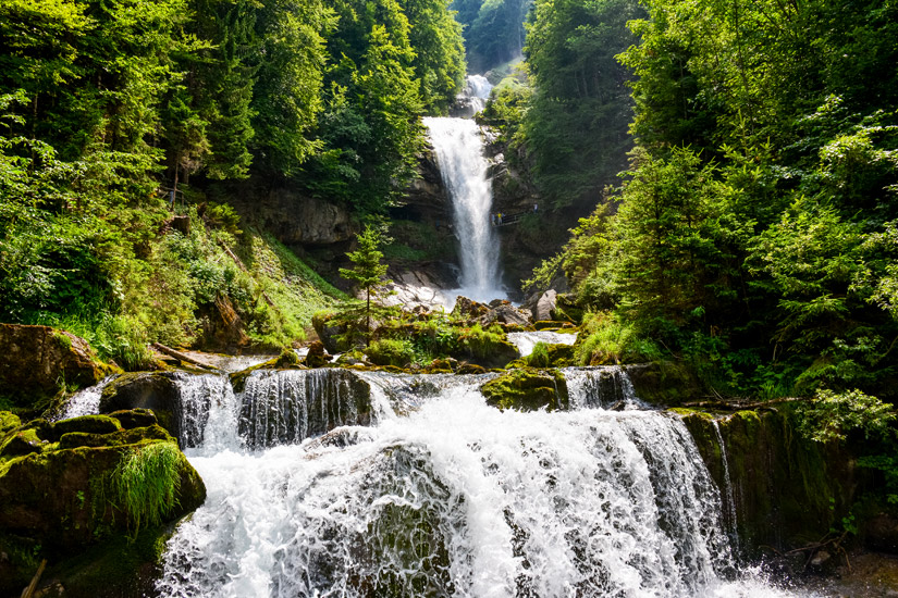 Die-Giessbachfaelle-am-Brienzer-See