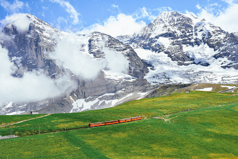 Zug-vor-dem-Jungfraujoch