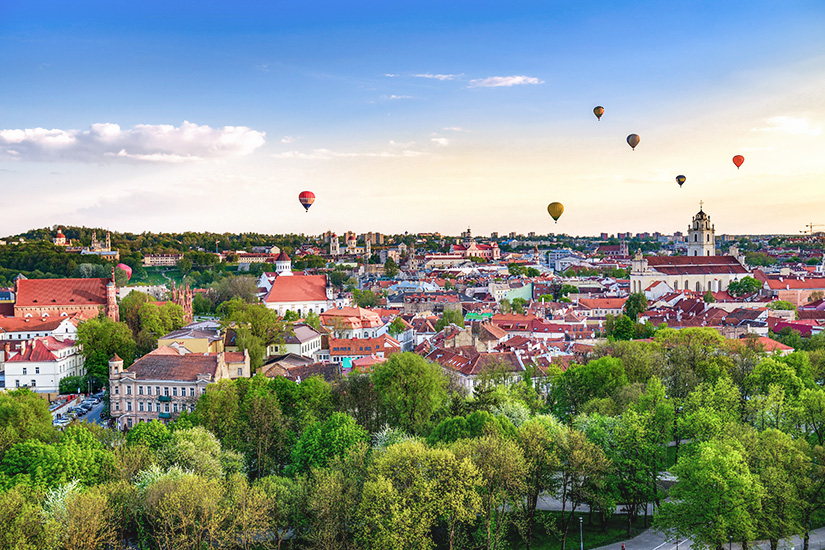 Heissluftballons ueber Vilnius