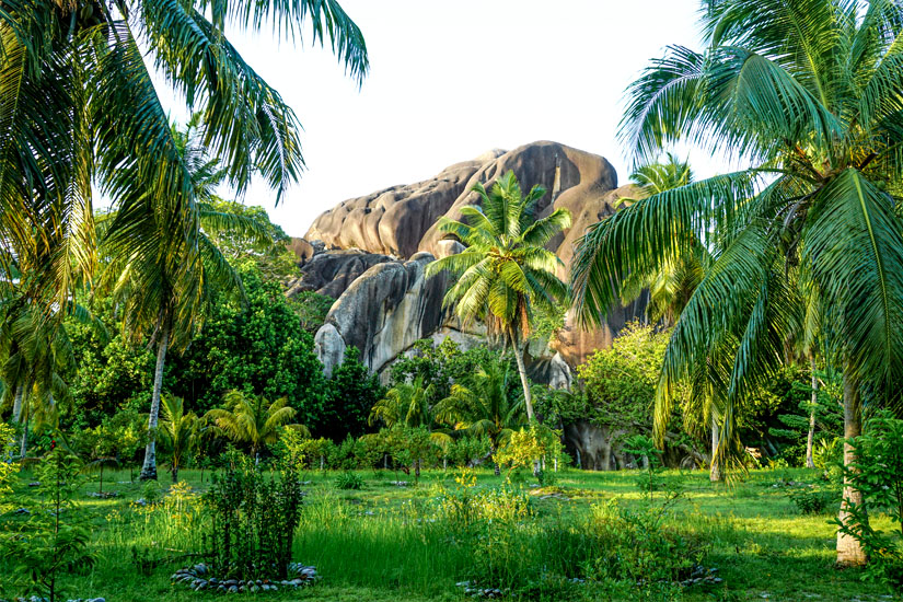 La Digue Giant Union Rock