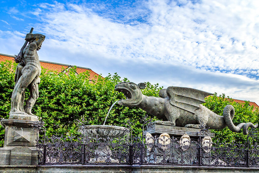 Klagenfurt am Woerthersee Lindwurmbrunnen