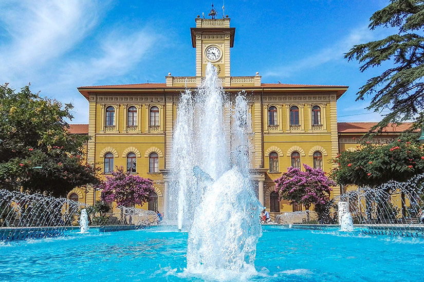 Fontana Delle Sirene